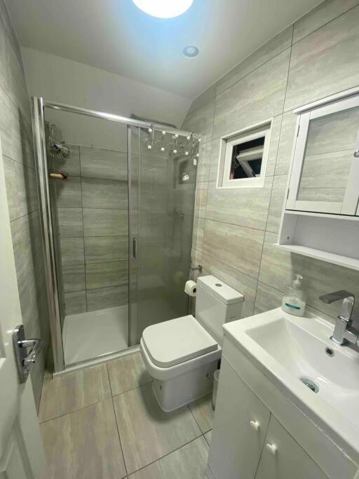 Charming Private Guest House Enfield Exterior photo